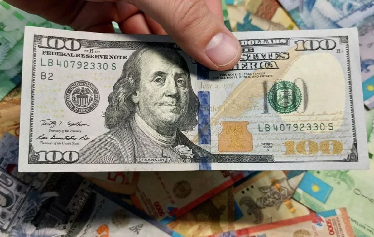 Ақша айырбастау орындарында доллар бағамы 540 теңгеге жетті