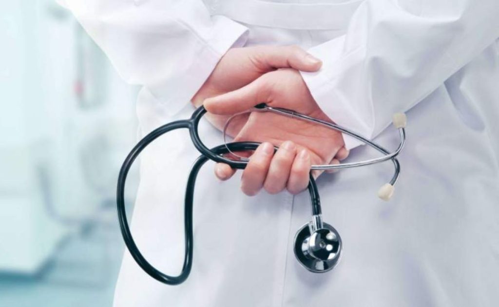 Олжас Бектенов медицина қызметкерлерінің мәселесін шешуге 10 күн уақыт берді