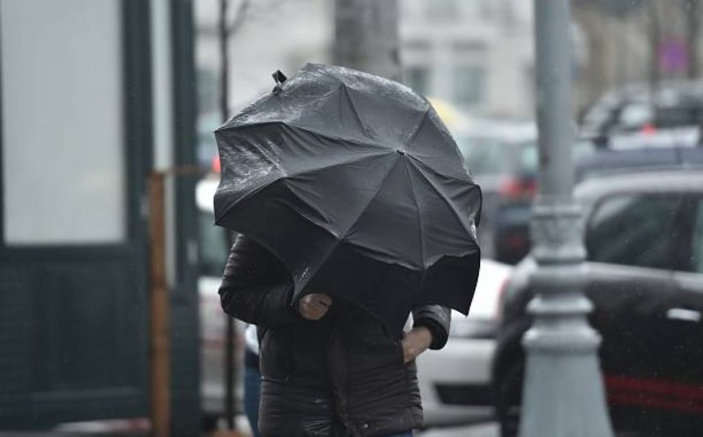 Қазақстан аумағында жаңбыр жауып, екпінді жел болады