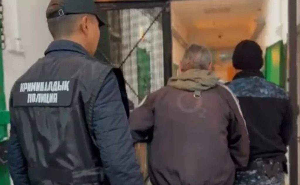 Қостанайда ер адам әйелі мен баласын өлтірді деп күдіктелуде