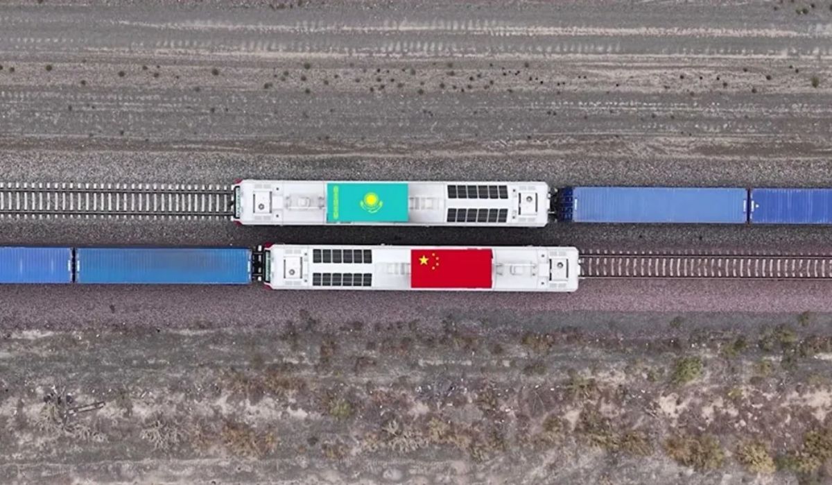 "Тарихи сәт": Тоқаев маңызды теміржолдың екінші желісін іске қосты