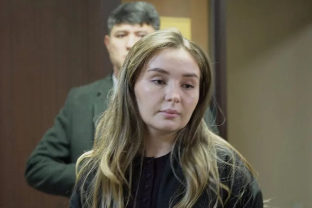 Блогер Жанабыловтың әйеліне қатысты сот процесі басталды