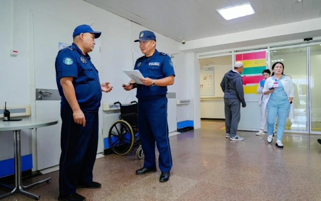 Алматыда үшінші қабаттан секірген сарбаздың жағдайы белгілі болды