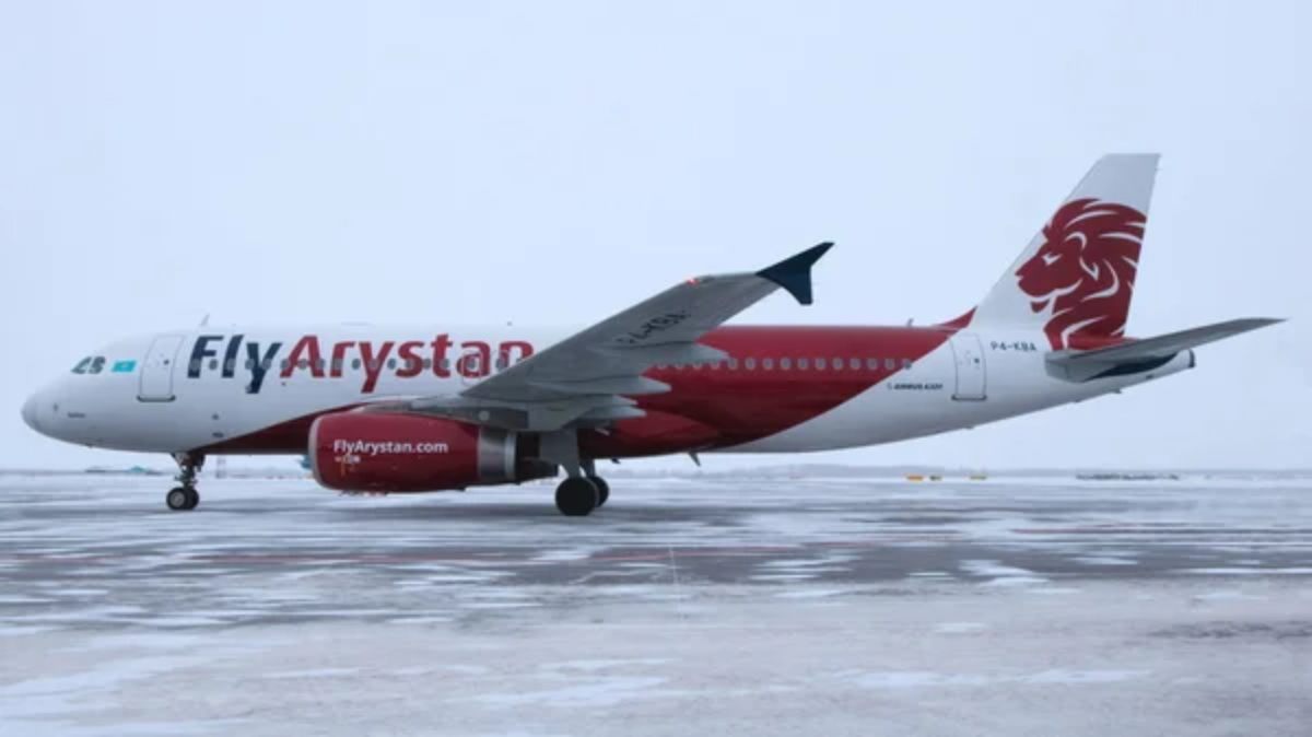 Атырауда FlyArystan ұшағы арнайы жолақтан шығып кеткен