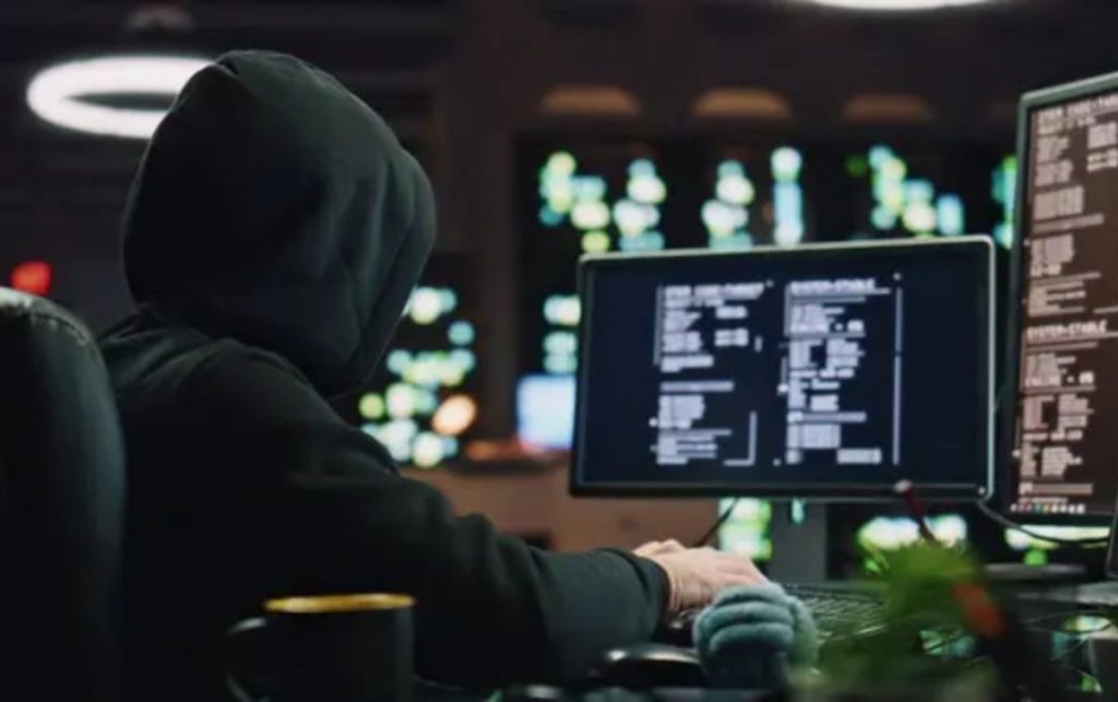 "Атыраулық хакерге" халықаралық іздеу жарияланды