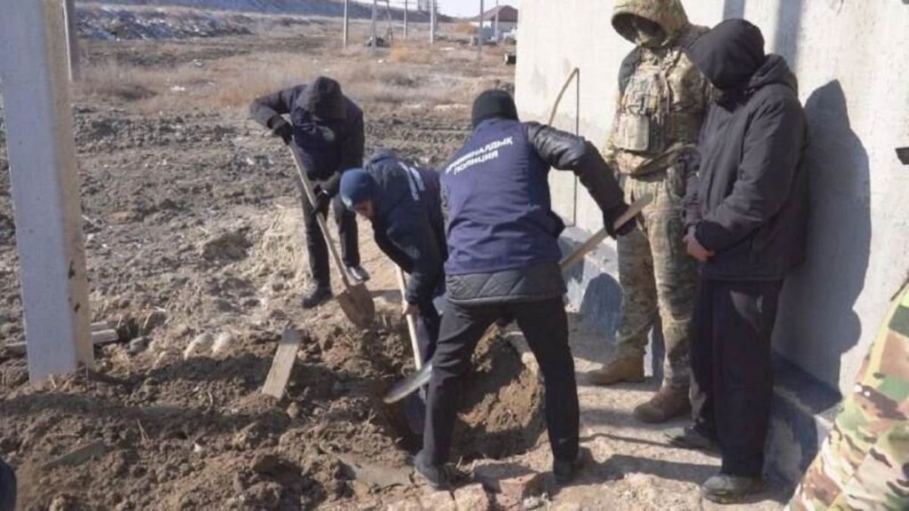 Атырауда жоғалған отбасының ұл-қызының мүрдесінен үшкір заттың іздері байқалған