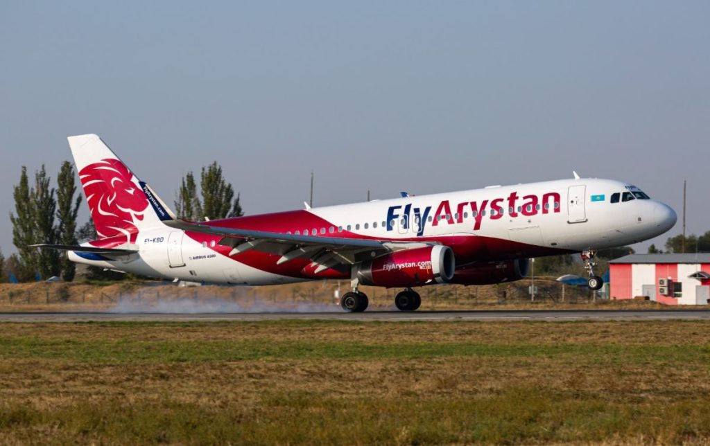 Шымкентте FlyArystan ұшағы ит қағып кетті