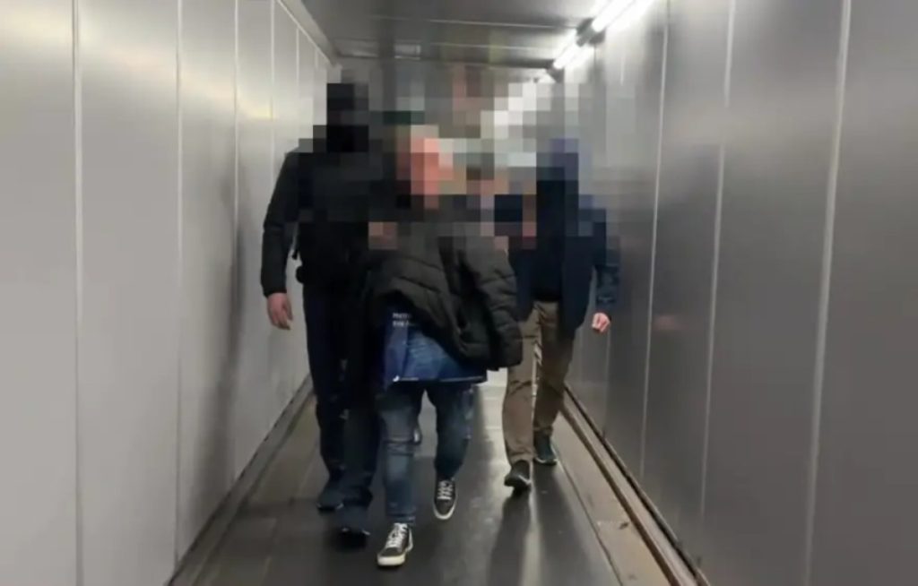 "1 млн долларды алдап алған": Алаяқтық жасады деген күдікті Германиядан Қазақстанға экстрадицияланды